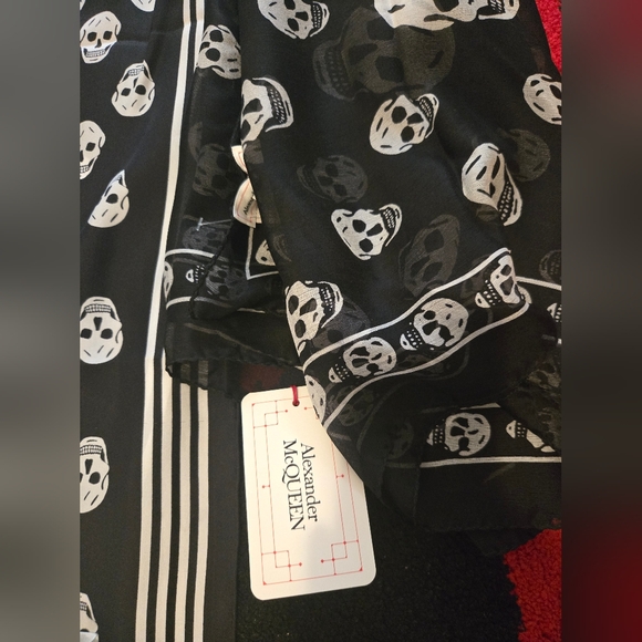 Scarf - Picture 2 of 3